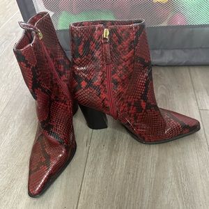 Faux Gator print Boots